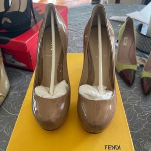 Fendi Women’s Patent Leather Beige Shoes.